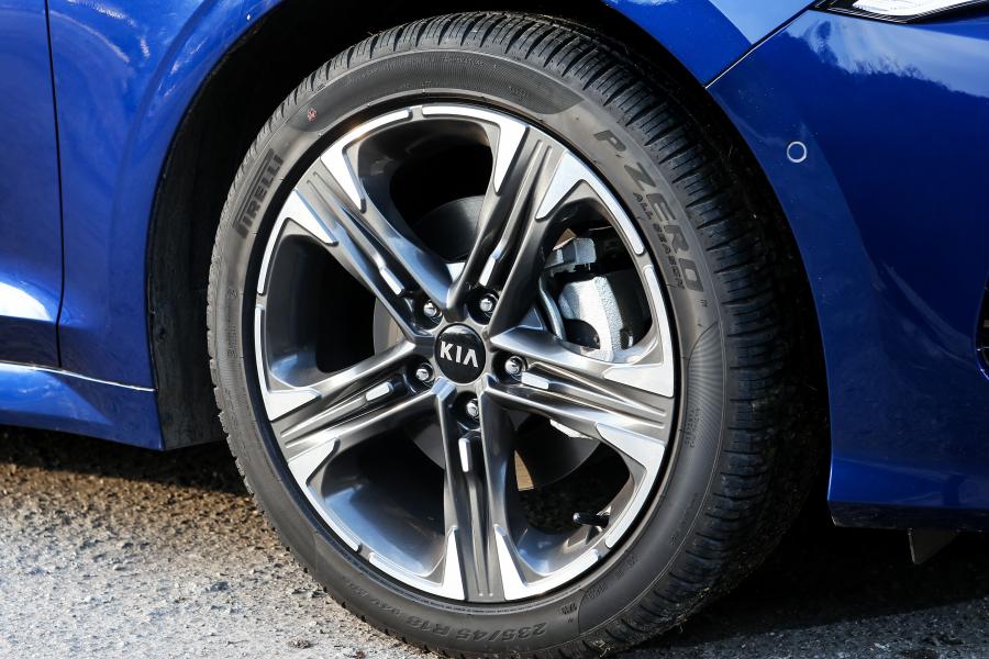 Колеса Kia K5 2019 года  (фото 44 из 44)